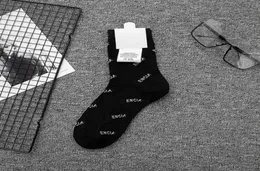Frauen Mädchen Buchstaben Socken Weiß Schwarz Atmungsaktive Buchstaben Lange Kurze Socke Mode Strumpfwaren für Geschenk Teil Whole7395168