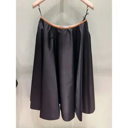 Y2K Designer Women's Long Skirt Triangle Black Nylon Skirt Short for Womens New High Highmming Hight Body A-Line Skirt Puff Womens Jacket Coatblm1