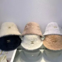 女性デザイナーバケツハット2023 Trimphal Auturt Winter New Bucket Hats Rabbit Hair Basin Plush Hat