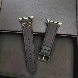 Bands Watch Top Designer Watchbands Strap For Watch Band 42 38 40 41 44 45 49 mm iwatch 8 7 6 5 4 3 2 Bands For Man And Woman Black Leather Letter Print Straps 240308