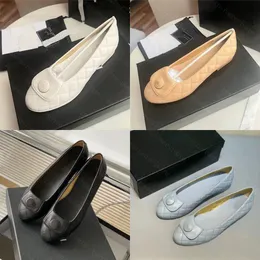 Fransız nazik ve kokulu tarzı Mary Jane ayakkabı tasarımcısı niş moda kadın yuvarlak kafa küçük flip metal sırt çantası tokası düz taban bale ayakkabıları