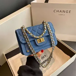 Loja Bolsas de ombro único são vendidas baratas, elegantes, corrente jeans, bolsa pequena para mulheres, simples e casual, quadrada, verão 2024, nicho, textura, ombro