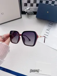 Luxe Sunglasses女性特大のレトロバタフライパーソナリティデザイナーサングラスメタルフレーム高外観値放射線耐性アクセサリー6070