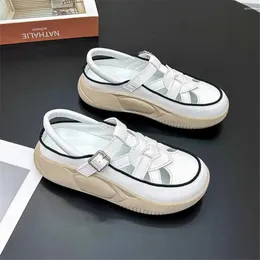 Sandaler Beige Low VIP Link Slipper som inte glider Shoes Luxury Women Sneakers Sport Festival Everything Runner College