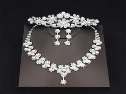 Perle economiche Goccia Strass Set di gioielli da sposa Collana Corona Diademi Corona Orecchini Copricapo Perline Tre pezzi Festa nuziale Ac5236466