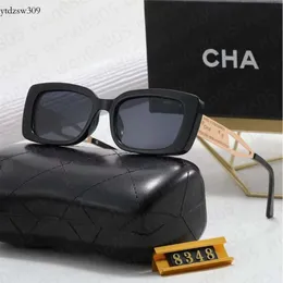 Óculos de sol de grife Lentes de nylon HD Proteção contra radiação Tabela de óculos da moda adequada para todos os jovens usam S Cha Nel Designer produzido com caixa