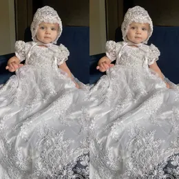 Spetsdopklänning för Baby Short Sleeve First Commonion Dress Spädbarn Småbarn Girls Dopklänningar med motorhuven 240306