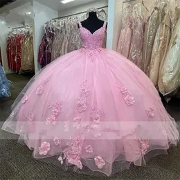 2024 rosa sexiga quinceanera klänningar älskling spetsar applikationer kristallpärlor handgjorda blommor spaghettirem söta 16 festklänning vestidos de 15 prom party klänningar