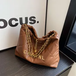 Магазин сумочек со скидкой 95%, корейская версия, женская сумка большой емкости, новинка 2024 года, модная универсальная простая сумка с цепочкой на плечо