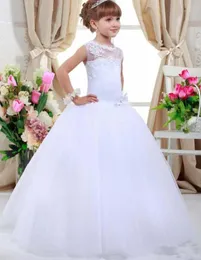 2016 New White Avorio Ball Gown Flower Girl Abiti Abiti da prima comunione per ragazze abiti da comunione Princess Dress9461110