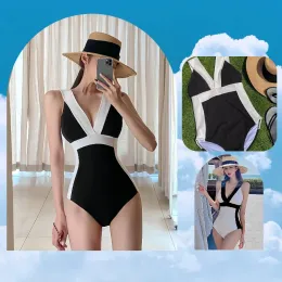 Set Sexy Vneck şık mayo 2023 Kadın Siyah ve Beyaz Patchwork Push Up Myway Keat One Piece Hot Spring Bikini mayo