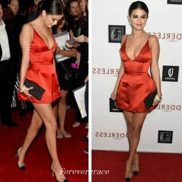 Sexy Selena Gomez Red Deep V Neck Evening sukienka Krótka oficjalna celebrytka Specjalna okazja suknia imprezowa