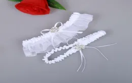 White Bridal Garters Belt Organza Sexy Feminine Crystals Wedding Leg Garters Bow 2 PCS Set Prom Homecoming Storlek 1523 tum 3674345