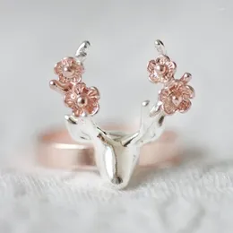 Klaster pierścionków Bettyue Sezon Urocze ozdoby Kobiety i kobiety Plum Blossom Cute Deer Ring Pierścień świąteczny Prezent dla przyjaciół miłośnicy na przyjęciu