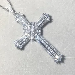 Original utsökta Bibeln Jesus Cross Pendant Halsband Kvinnor Män lyxiga fina smycken Crucifix Charm Simulerade Diamond260J