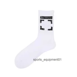 Moda luksusowa bawełna Skarpetki marki strzałki ostrzegawcze linia prosta deska Tide Sock Sock Wysoka jakość sportowego potu wchłanianie oddychające pończochy DW35