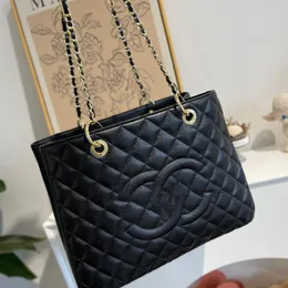 Topp berömd svart em läderkvinna axelväska designer väska tofsar totes kvinnor handväskor lady brev messenger kvinnliga kvällsäckar heta