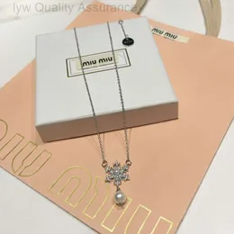 Designer miuimiui Necklace Miao Familys Miu Familys New Pearl Necklace for Womens Light Luxury and Small Crowd Clavicle Chain Snowflake Simple and Advanced Feel Ver