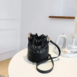 Top Quality Designer Marcs Bucket Bag Luxury One Shoulder Crossbody Bag Handheld Women's Bag 2024 New European and American Womens Bag