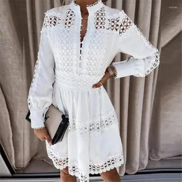 Casual Dresses 2024 Lente Zomer Hollow Out Lace Party Dress Knoppen Stand Kraag Kantoor Dame Jurk Lange Mouw Patchwork