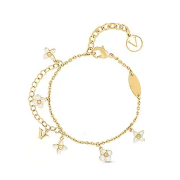 luxury designer bracelet women jewelry letter plated gold enamel elegant small flower charms bracelets men jewelry cuff bracelet Valentines Day gift daily outfit