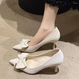 Sukienki wskazane palce seksowne wysokie obcasy letnie kobiety płytkie 2024 marka mody bow eleganckie pumpy femme zapatos