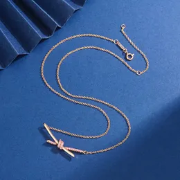 Marca de designer Gold Tiffayss Série de colar de nó de nó com diamante knotiffays luxo leve e cadeia de colarinho simples para mulheres com logotipo