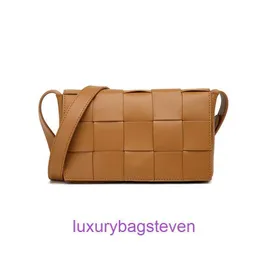 Top Original Großhandel Bottgss Ventss Kassetten-Tragetaschen online Neue kleine quadratische Tasche aus weichem Leder, vielseitig lässig, eine Schulter mit echtem Logo