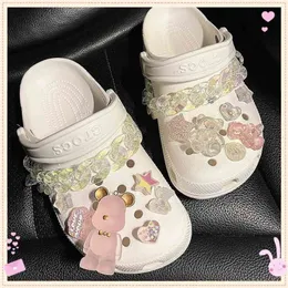 Crocses Charms Designer DIY Chain och Pink Bear Heart-Shaped Star Shoes Decation för Croc Jibz Cogs Kids Women Girls Gifts2504