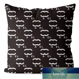 Designer Throw Pillow Black and White Throw Pillow Letter Logo Home Pillow Cover Soffa Decoration Cushion 45 x 45 cm Quaitly