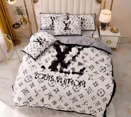 寝具セット高級デザイナークラシックレターロゴプリント羽毛布団カバー枕カバー4ピースのピュアコットンブラックピンクピンクの大きなロゴセットベッドルーム装飾1.8m 2m