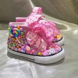 Lollipop aleatório arco-íris doces simulação de lona diy crianças pérolas tênis para menina festa de aniversário dollbling artesanal bling sapatos 240223