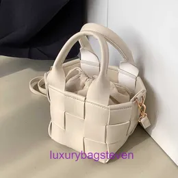 Top original atacado Bottgss Ventss Cassette tote bags online shopEste ano bolsa balde popular para mulheres nova versão coreana na moda com logotipo real