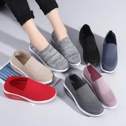 أحذية غير رسمية أزياء أمي Air Cushion Dance Slope Clope Heel Anti Slip Sneakers