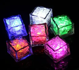 Novità LED Incandescente Cubetti di ghiaccio Illuminazione Lampeggiante lento Cambia colore Accendi la tazza Sicuro senza interruttore Festa di nozze Bar KTV Hallowe4865973