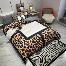 Модные дизайнерские комплекты постельного белья с леопардовым принтом, пододеяльник королевского размера, высокое качество, простыня King, наволочки, одеяло set306a