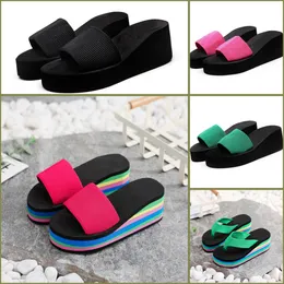 2024 New Style Gai Women Sandals عالي الجودة شرائح نسائية كريستال العجل الجلود غير الرسمية أحذية مبطن منصة الصيف شاطئ الشاطئ