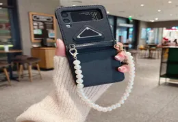 Luxury Triangle Design P Phone Cases for Samsung Z Flip 2 3 Fashion Cloth Fiber Case Pearl Handy Chain Flip2 Flip3 Fashion Cover8173829