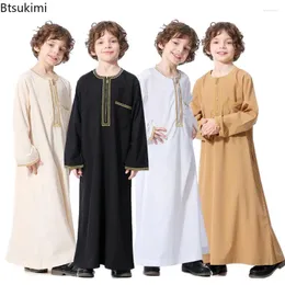 Abbigliamento etnico 2024 Dubai Arabo Musulmano Bambini Ragazzi Vestiti Abaya Caftano Robes Islamico Ramadan Oman Arabo Qatar Bambino Caftani Costumi
