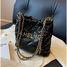 Kupuj sprzedaż online francuska torba łańcucha Lingge dla kobiet 2024 Nowe modne plisowane ramię z zaawansowanym sensem dojazdem