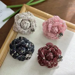 ブローチ女性のための韓国の布のカメリアファッション手作りの花のラペルピン