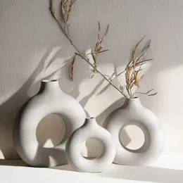 Vilead Kreisförmige hohle Keramikvase Donuts Nordic Art Pampasgras Heimdekoration Zubehör Büro Wohnzimmer Inneneinrichtung 240229