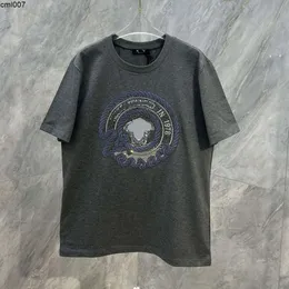 Mens Medusa Designer Sheered Year of the Dragon T-Shirt فضفاضة الموضة الصيفية القصيرة الأكمام غير الرسمية Milano Stamp Tshirt Thirts Tee T0Z6