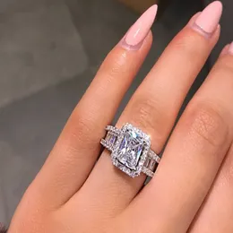 خاتم البوتيك الأوروبي والأمريكي S925 Sterling Silver Zircon خطبة خاتم الزفاف سيدات المساء مجوهرات الإمداد 220L