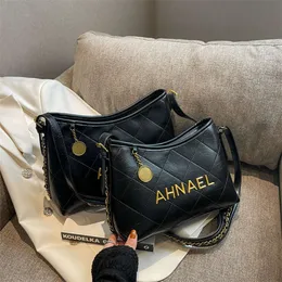 Shop Factory grossist High End Feeling Bag Cross Body Stylish and Nisch Lingge Underarm 2024 Nya fashionabla kvinnors mångsidiga singel axel liten