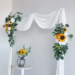 Dekoracyjne kwiaty romans na świeżym ślubie sztuczny łuk słonecznika scena scena scena tło dekoracje dekoracje