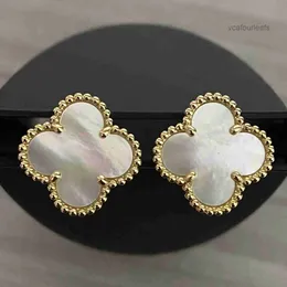 Van Four Leaf Clover Earrings Cleef 디자이너 귀이 밴과 Clef Natural Fritillaria Clover Pearl 18K 금 도금 된 마노 귀걸이 어머니의 날 파티 선물