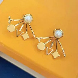 Złote Pearl Kolczyki luksusowe projektanci biżuterii Women Hoop Ear Studs Flower Letter Charm Wiselds For Women Hoops Stud Ore238x