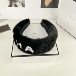 Mit Box C Brief Designer Pelz Stirnbänder für Frauen Mädchen 2022 Winter Neue Luxus Wolle Winter Stirnband Outdoor Haarband Kopf Wrap Bla261w
