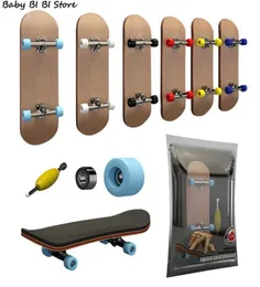 Misture miniaturas inteiras skate board dedo de madeira brinquedo profissional stents conjunto novidade crianças natal gift1114101